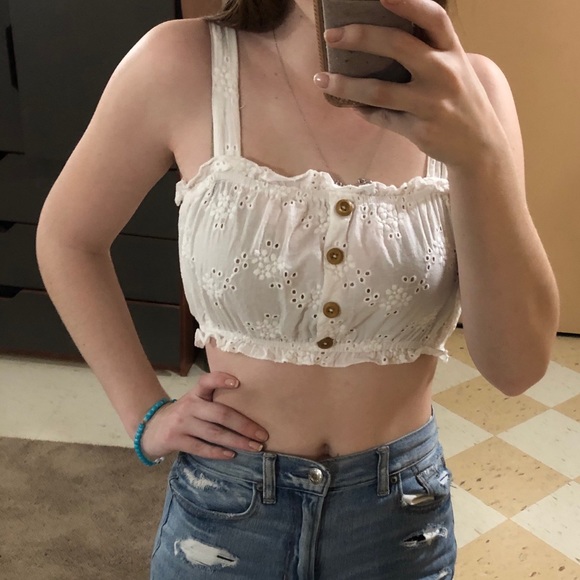 🌻 White Button Detail Cropped Top - Picture 2 of 7